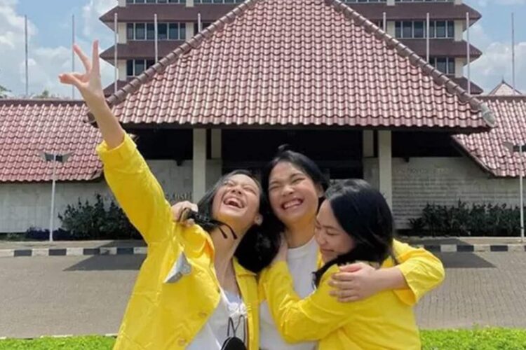 Webometrics 2025 UI Tetap Menyala UGM Membara 50 Universitas Terbaik di Indonesia versi Webometrics