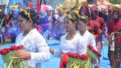 Desa Kentong Bikin Karnaval Desa Terpadat 2025 Ratusan Warga Tumplek Blek