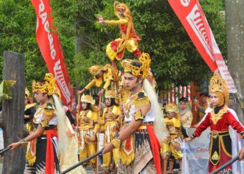 Diikuti 113 Peserta Karnaval Cepu 2025 Tingkat TK SD SMP Menampilkan Ragam Cerita Rayat dari Blora