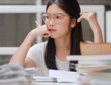 Dijuluki Si Kutu Buku 5 Tanda Zodiak Ini Memiliki Kejeniusan di Atas Rata-rata