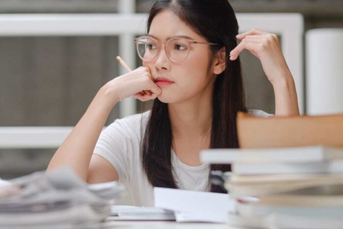 Dijuluki Si Kutu Buku 5 Tanda Zodiak Ini Memiliki Kejeniusan di Atas Rata-rata