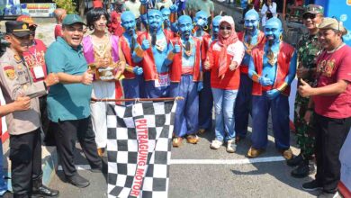 Dilepas Bupati Blora Gerak Jalan Cepu Tingkat SMA Umum Tahun 2025 Berlangsung Meriah