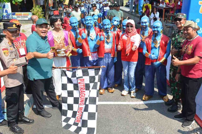 Dilepas Bupati Blora Gerak Jalan Cepu Tingkat SMA Umum Tahun 2025 Berlangsung Meriah