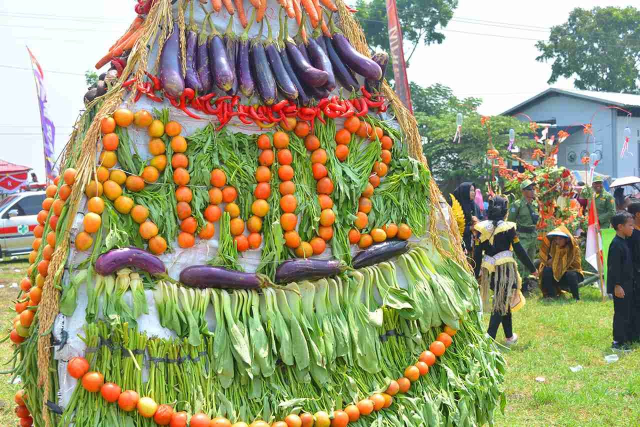 Dimeriahkan Ragam Pentas Seni Ini Dia Juara Lomba Kirab Budaya Gunungan 2025 Desa Kentong 2