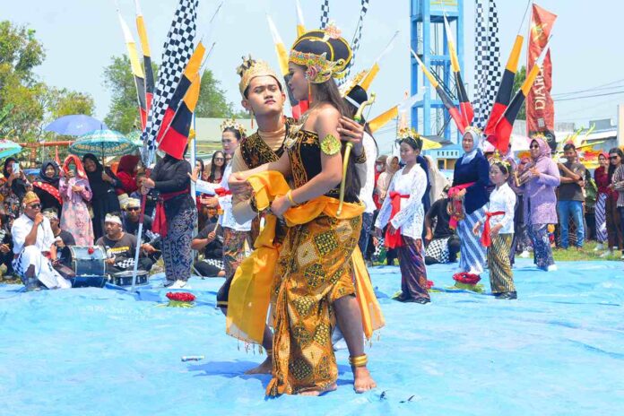 Dimeriahkan Ragam Pentas Seni Ini Dia Juara Lomba Kirab Budaya Gunungan 2025 Desa Kentong