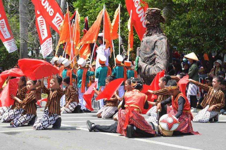 Dimulai Pukul 8 Pagi Karnaval Cepu 2025 Tingkat TK SD SMP Berakhir Jelang Pukul 6 Sore
