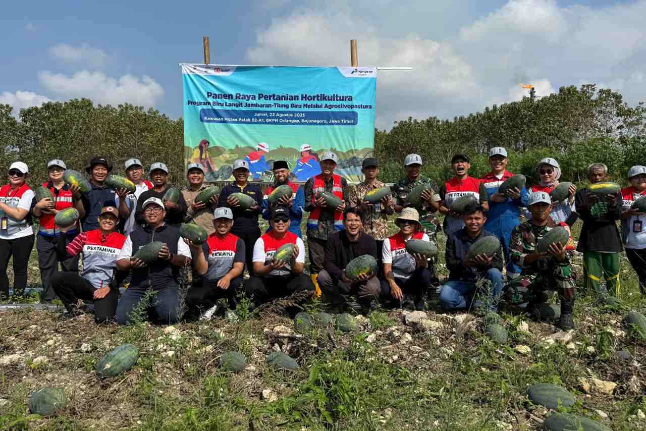 Panen Perdana Pertamina EP Cepu dalam Program Langit Biru Jambaran Tiung Biru 2