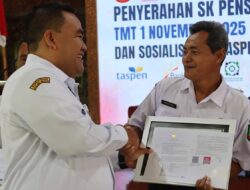 44 PNS Blora Purna Tugas Bupati Serahkan SK Pensiun