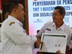 44 PNS Blora Purna Tugas Bupati Serahkan SK Pensiun