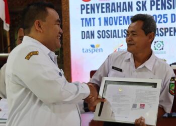 44 PNS Blora Purna Tugas Bupati Serahkan SK Pensiun