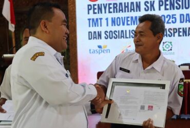 44 PNS Blora Purna Tugas Bupati Serahkan SK Pensiun