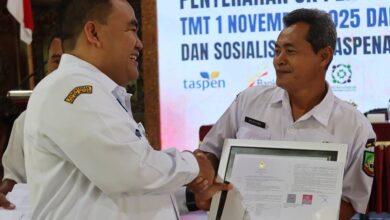 44 PNS Blora Purna Tugas Bupati Serahkan SK Pensiun