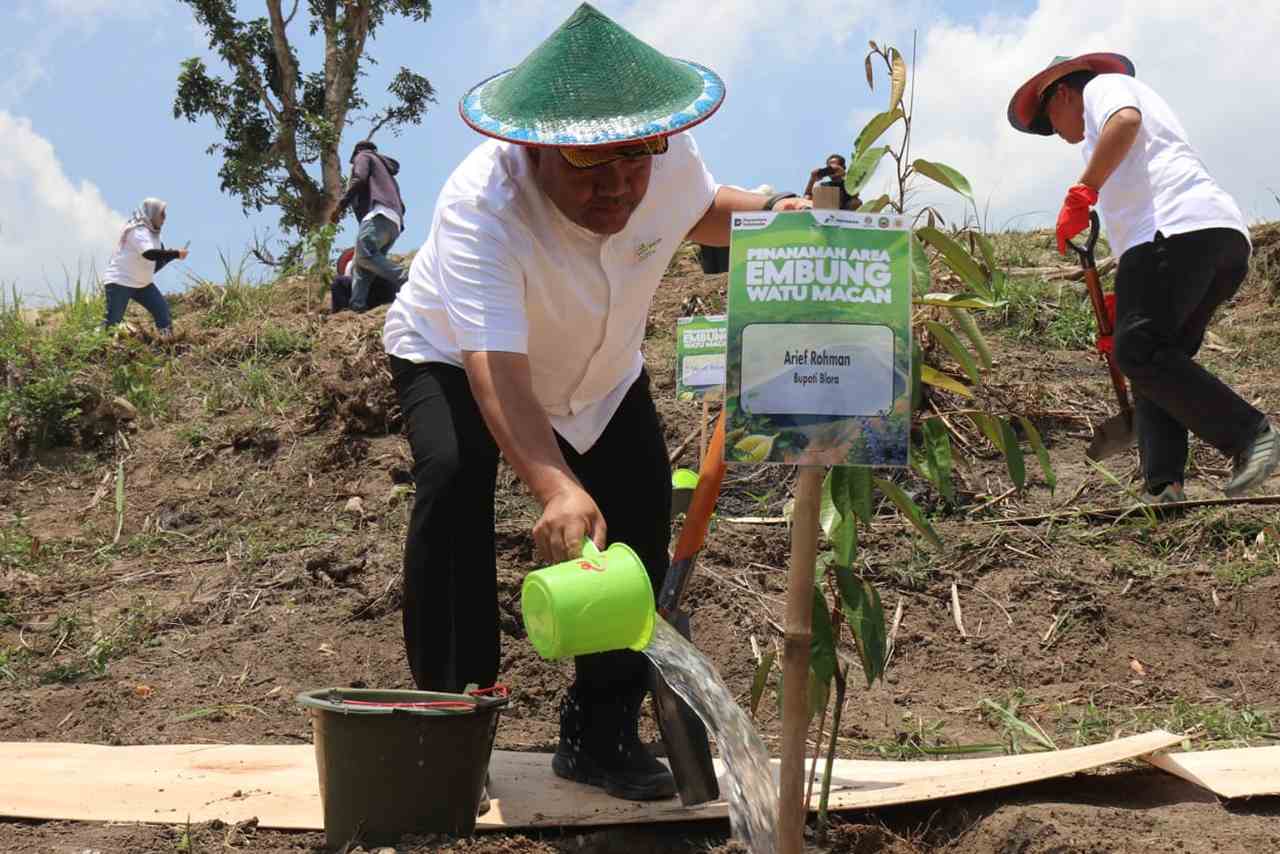 Bersama Pertamina dan UGM Bupati Blora Resmikan Embung Watu Macan 2