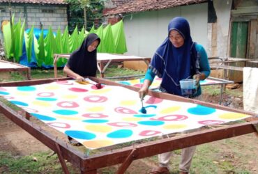 Hasilkan Karya Mewanan Desa Kedungwungu Blora Sukses Berdayakan Penyandang Disabilitas Melalui Batik Ciprat