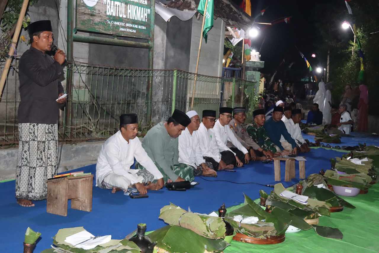 Peringati Maulid Nabi Ponpes Baitul Hikmah Cabak Sajikan 168 Tumpeng 2