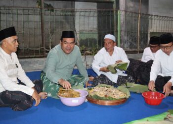 Peringati Maulid Nabi Ponpes Baitul Hikmah Cabak Sajikan 168 Tumpeng