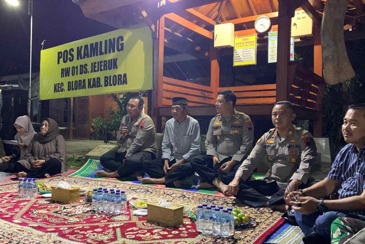Tonggak Keberlanjutan Keamanan Lingkungan Kapolres Ajak Warga Blora Aktifkan Poskamling 2