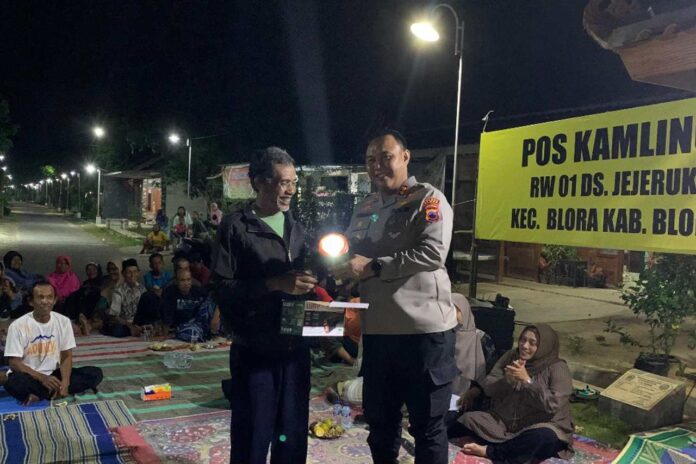 Tonggak Keberlanjutan Keamanan Lingkungan Kapolres Ajak Warga Blora Aktifkan Poskamling