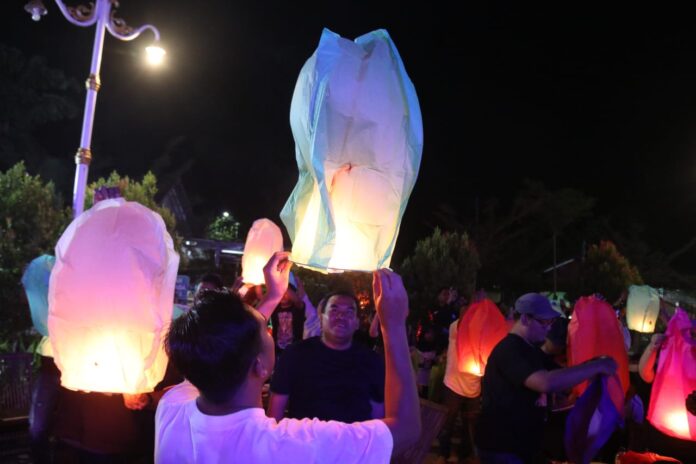 Cahaya Indah Hiasi Langit Noyo Gimbal Blora