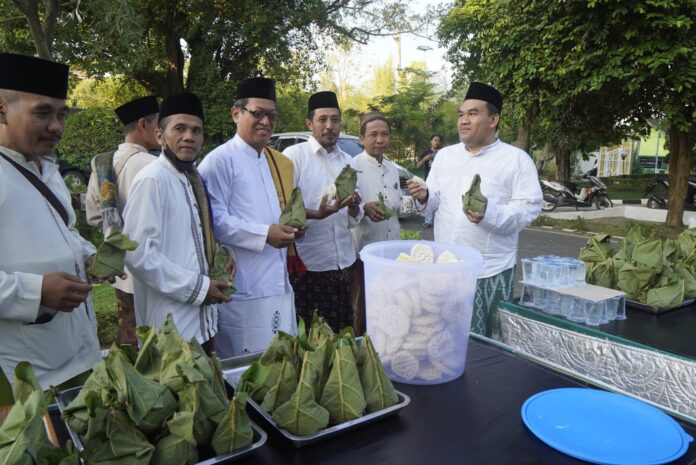 Gastra Blora 2025 Bupati Arief Rohman Istiqamahkan Sholat Subuh dan Santuni Anak Yatim