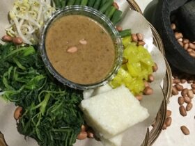 Kisah Nasi Sisa yang Naik Kasta, Kenyal Gurih Pecel Gendar