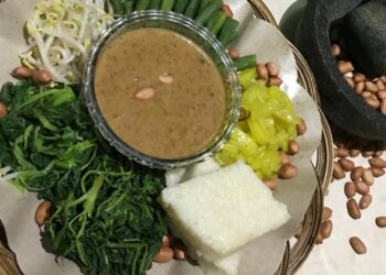 Kisah Nasi Sisa yang Naik Kasta, Kenyal Gurih Pecel Gendar