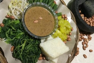 Kisah Nasi Sisa yang Naik Kasta, Kenyal Gurih Pecel Gendar