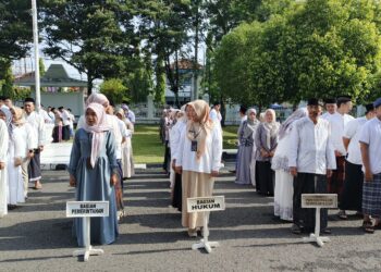 Rayakan Hari Santri 2025, ASN Setda Blora Tampil Beda Kenakan Sarung dan Peci
