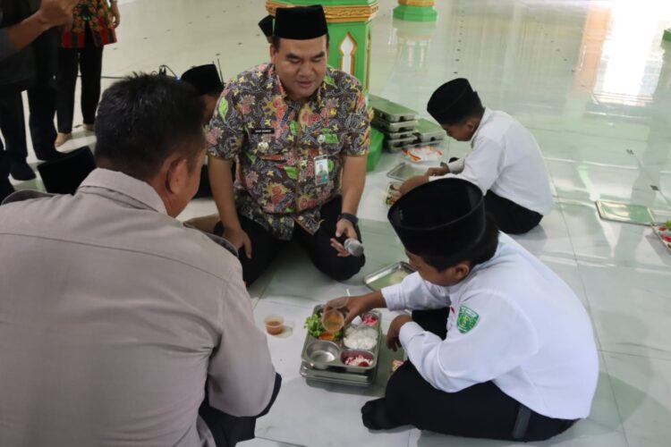 Sidak MBG di SMP Walisongo, Bupati Blora Tinjau Langsung Kualitas Makanan dari SPPG Ngawen 1