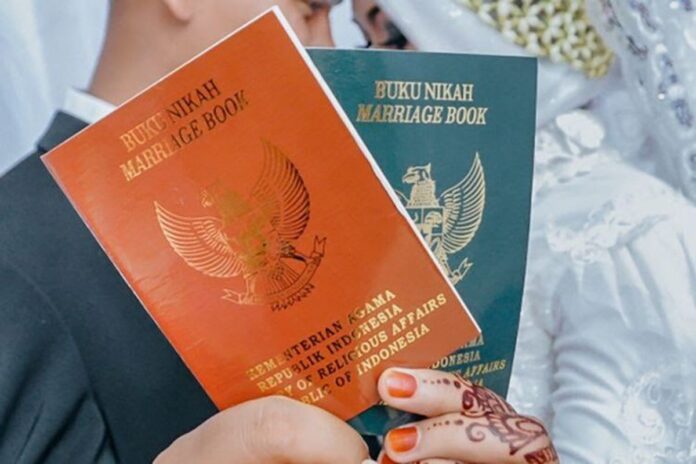 Buku Nikah Simbol Momen Sakral dalam Hidup