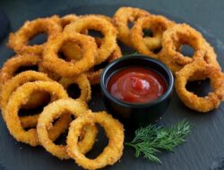 Cara Membuat Onion Ring Ala Restoran, Mudah Dicoba di Rumah
