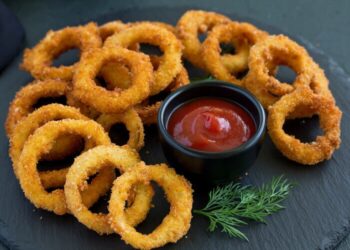 Cara Membuat Onion Ring Ala Restoran, Mudah Dicoba di Rumah