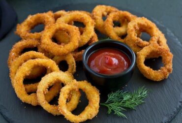 Cara Membuat Onion Ring Ala Restoran, Mudah Dicoba di Rumah