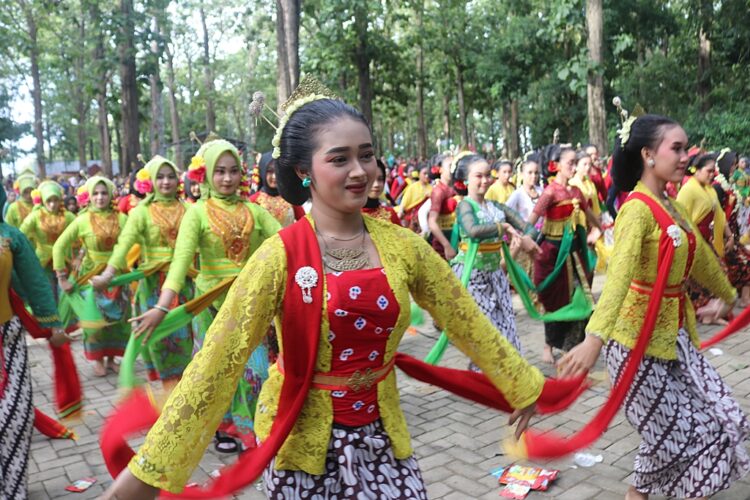 1000 Penari Tayub Massal Tumpah Ruah Goa Terawang Blora Raih Prestasi Nasional