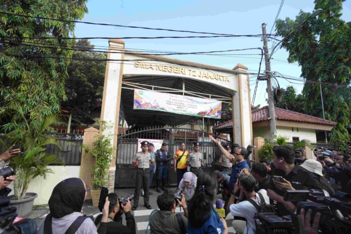 Pramono Anung Turun ke Lapangan Cek Korban Ledakan SMAN 72 Jakarta