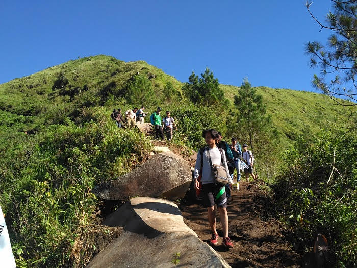Pemula Wajib Tahu! Ini 7 Tips Mendaki Gunung Agar Aman