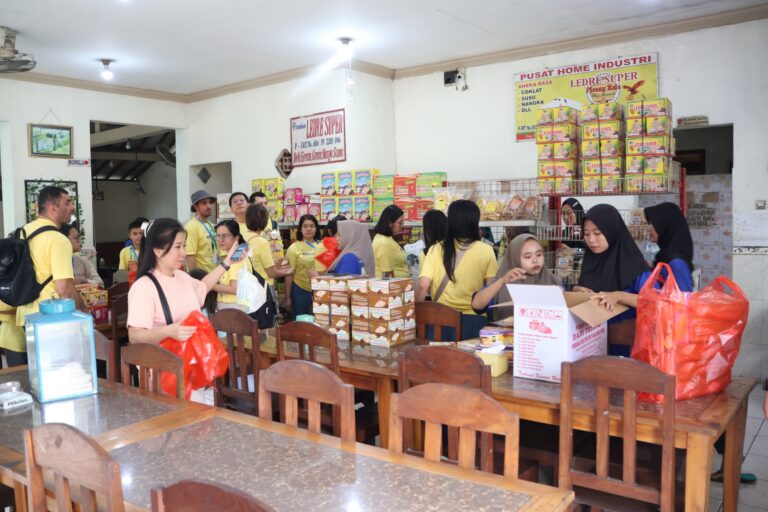 Peserta Olimpiade Internasional ASMOPSS 2025 Menikmati Pesona Geopark Wonocolo dan Kuliner Khas Bojonegoro