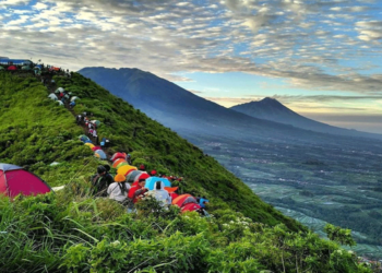 Tak Kalah Memukau! Ini 7 Gunung Ramah Pendaki Pemula