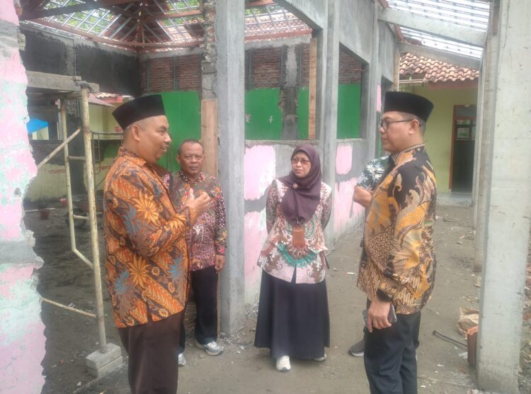 Mariman Darto Revitalisasi Sekolah Berikan Manfaat bagi Warga Lokal