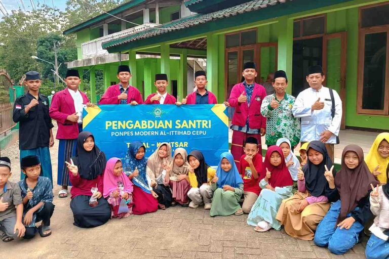Santri Ponpes Al-Ittihad Cepu Gelar Pengabdian di Tujuh Kecamatan