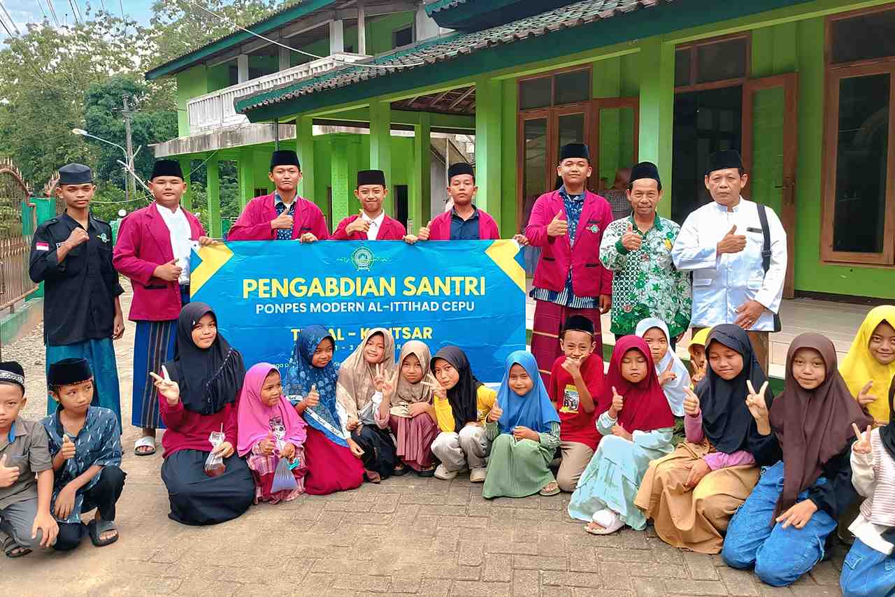 Santri Ponpes Al-Ittihad Cepu Gelar Pengabdian di Tujuh Kecamatan