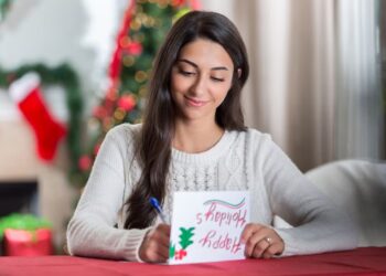 7 Ide Kartu Ucapan Natal dan Tahun Baru dari yang Simple Hingga Elegan