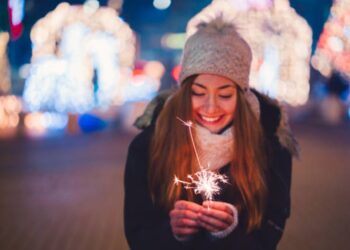 Anti Keramaian: 5 Zodiak Ini Lebih Suka Menikmati Malam Tahun Baru Menyendiri