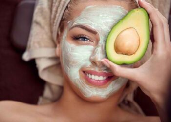 Deretan Manfaat Masker Alpukat Rumahan untuk Wajah Yuk Coba!