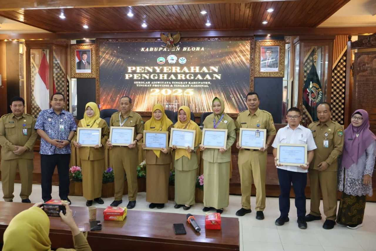 MANTAP! Puluhan Sekolah di Blora Borong Penghargaan Adiwiyata Nasional 2025 1 Mantap Puluhan Sekolah di Blora Borong Penghargaan Adiwiyata Nasional 2025 2