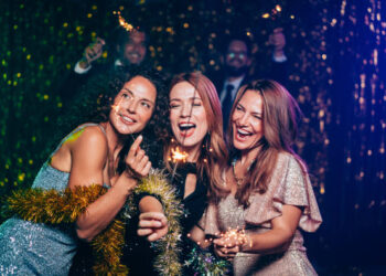 Merasa Hidup dengan Kebisingan: 5 Zodiak Ini Lebih Suka Menikmati Malam Pergantian Tahun yang Meriah