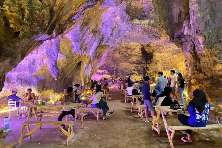 Ngopi di Dalam Goa Destinasi Wisata Blora Kekinian yang Menawarkan Piknik Antimainstream