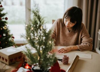 Tips DIY Bikin Kartu Ucapan Natal dan Tahun Baru yang Estetis