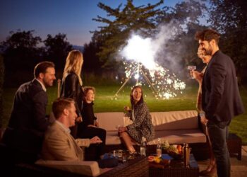 Tips Menikmati Nuansa Akhir Tahun di Rumah yang Tidak Monoton