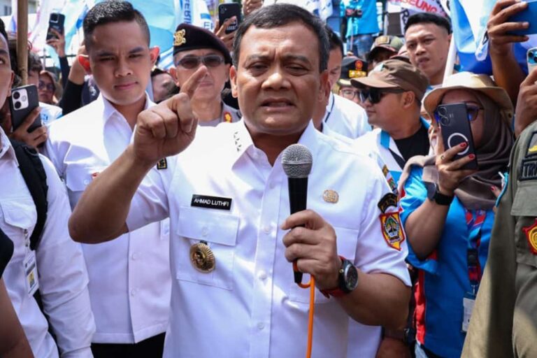 Tok Gubernur Jateng Resmi Tetapkan UMP Jateng 2026 Cek Daftarnya
